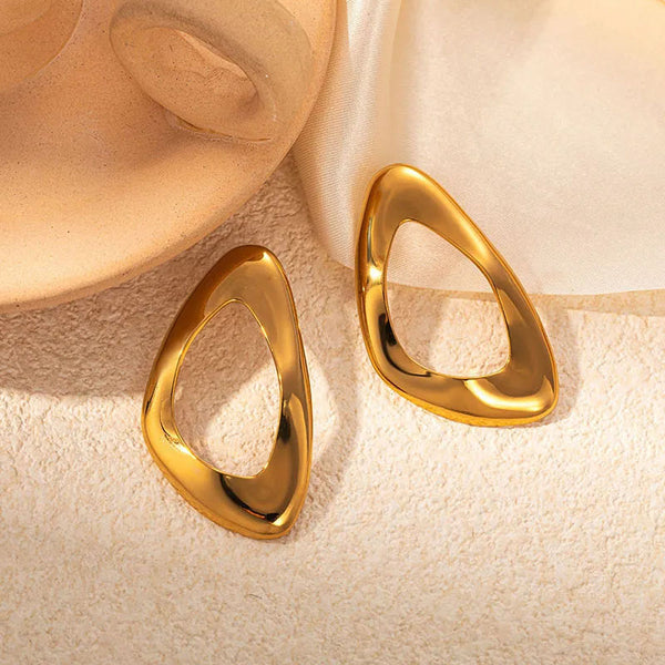 Reriti Hollow Single Tooth Shape Earrings - Gold